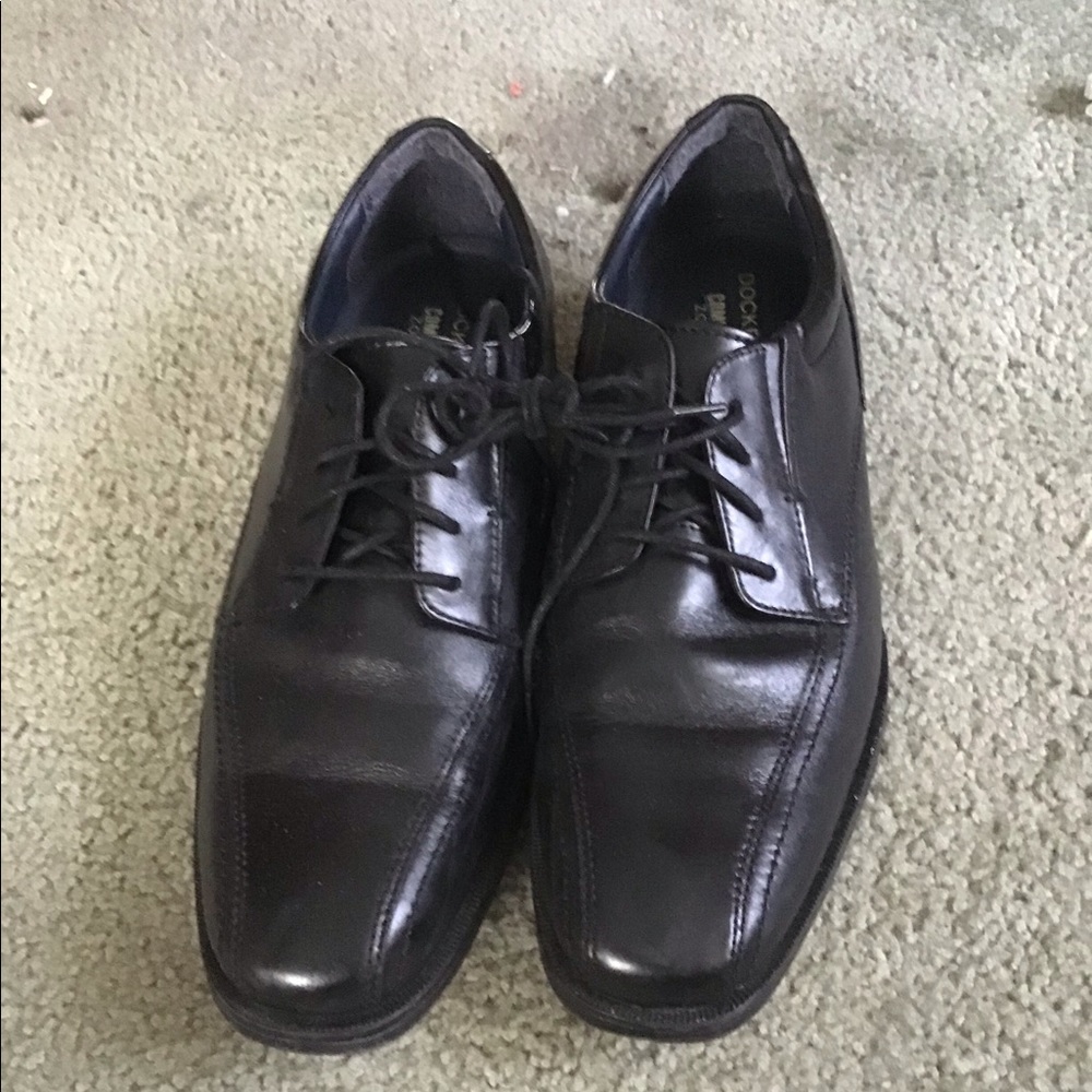 Men’s size 9 Dockers dress shoe